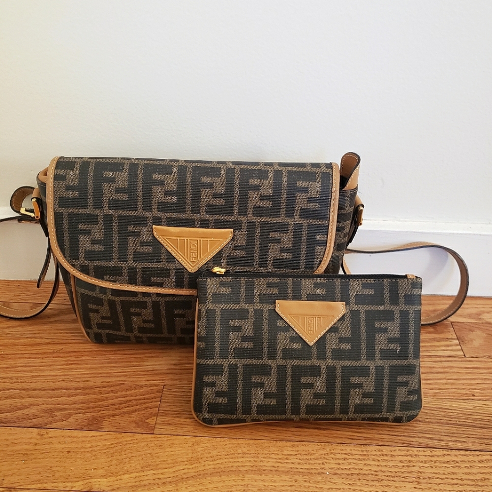 Vintage (1994) FENDI Purse & Change Purchase (Signature Logo in Leather)